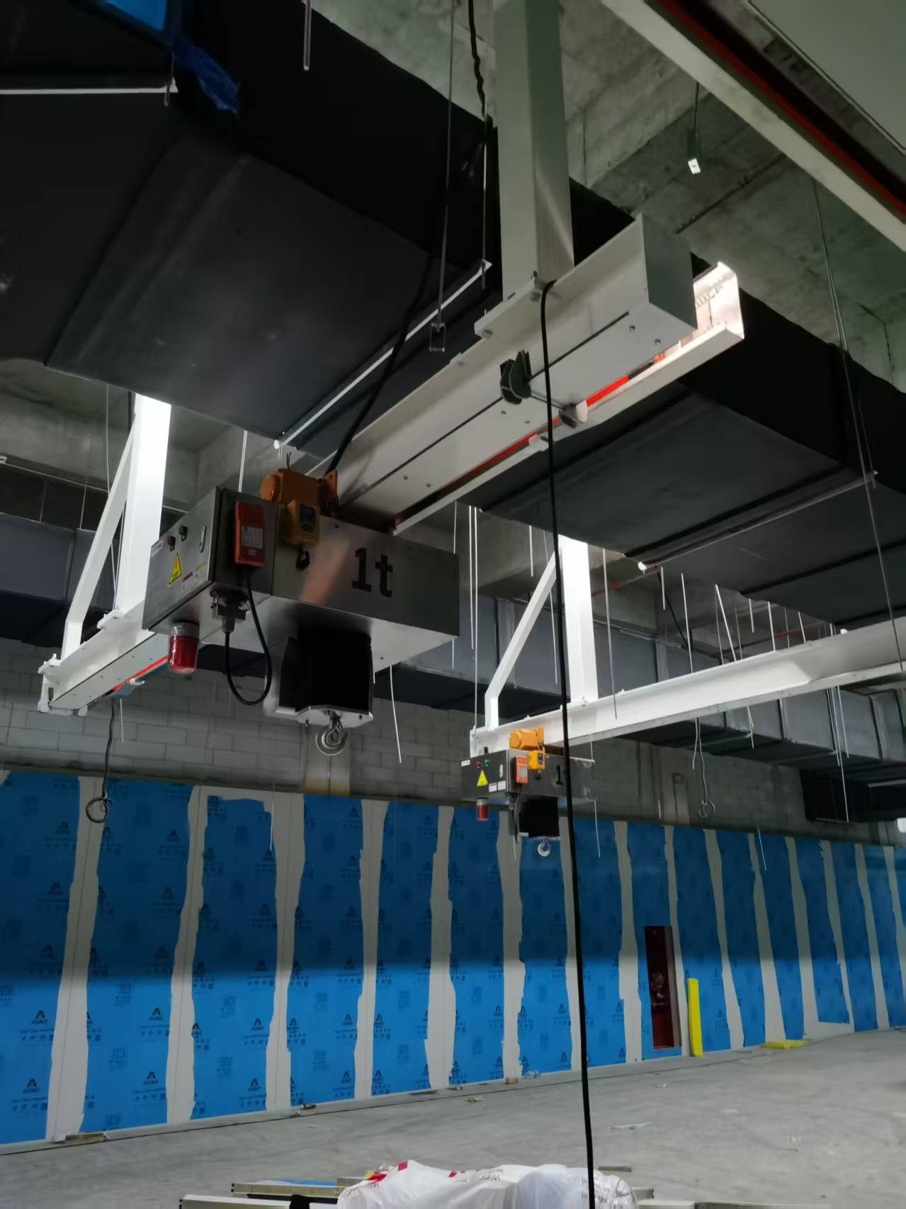 Electric suspension overhead crane