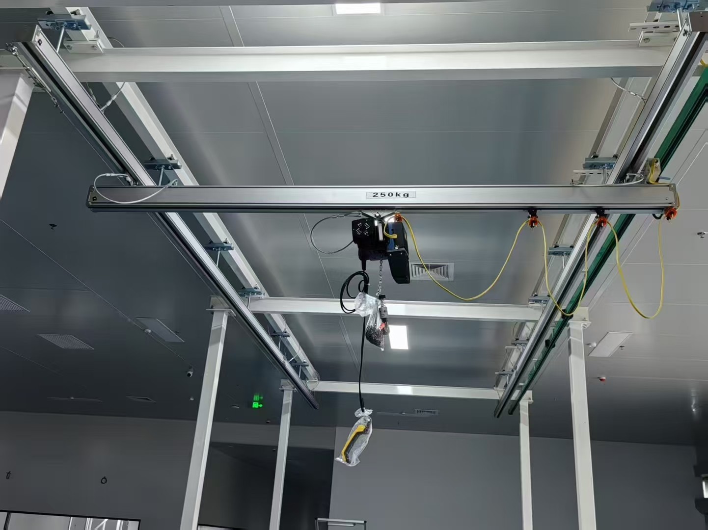 Lightweight Aluminium Rail Crane System