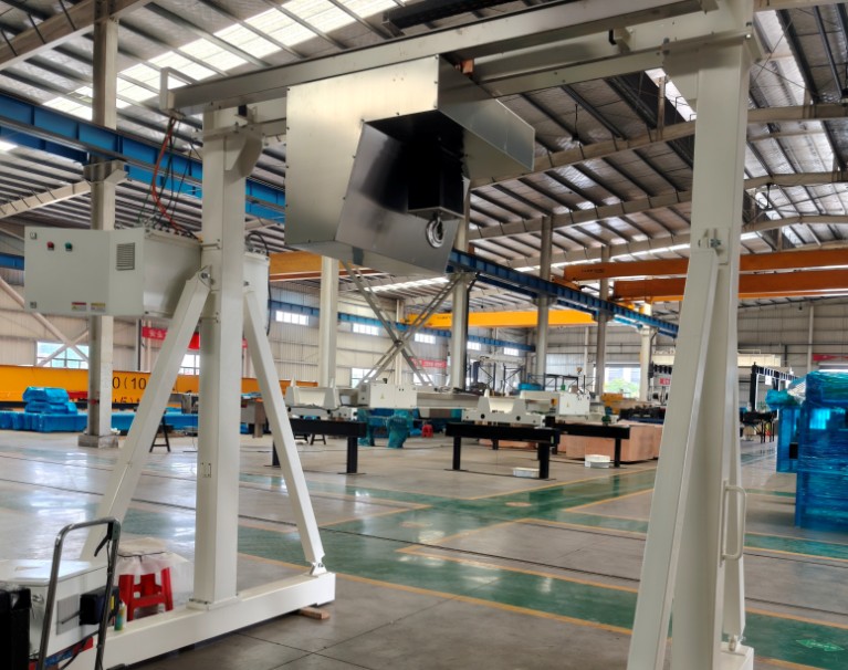 Small fixed height gantry crane